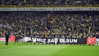 Fenerbahçe oyuncuları 'Başımız sağ olsun' pankartı ile sahaya çıktı