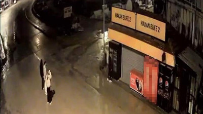 Eskişehir'de ellerini kollarını sallaya sallaya büfe soydular: O anlar böyle kaydedildi!