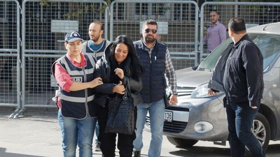 Dolandırıcılık iddiasıyla 81 yıl hapis istemi verilen kadın tahliye oldu! Hakimi şikayet etti