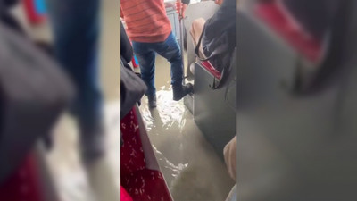 İETT otobüsünü su bastı, yolcular zor anlar yaşadı