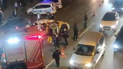 İstanbul'da 5 araç zincirleme çarpıştı: Çok sayıda ekip sevk edildi