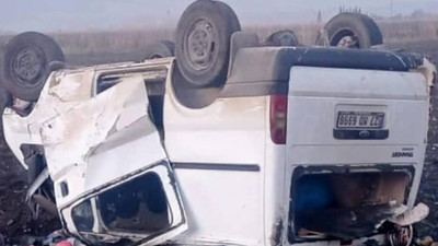 Kahramanmaraş'ta minibüs tarlaya devrildi: 8 yaralı