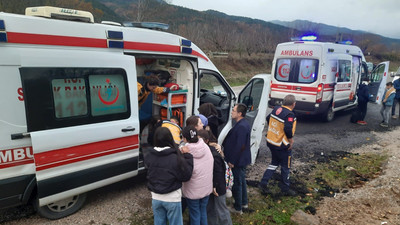 Servis aracı toprak yığınına çarptı: 14 öğrenci yaralı