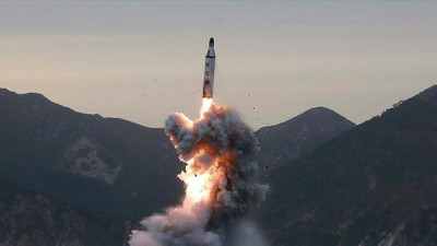 Kuzey Kore, Japon Denizi'ne ICBM füze fırlattı, komşu ülkeler teyakkuza geçti