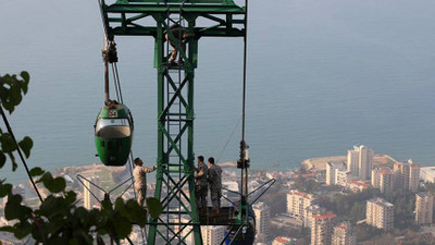 Lübnan'da teleferikte mahsur kalan 19 kişi saatler sonra kurtarıldı