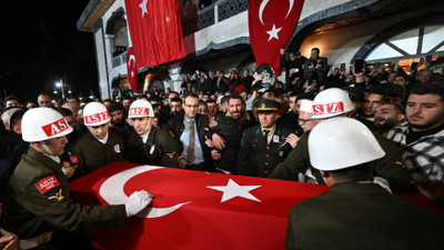 Pençe-Kilit şehidi Piyade Sözleşmeli Er Enis Budak'ın cenazesine katılan Özel'e protesto
