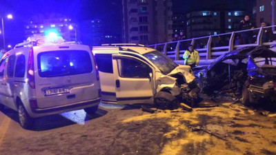Mersin'de 3 araç kazaya karıştı: 2 ölü