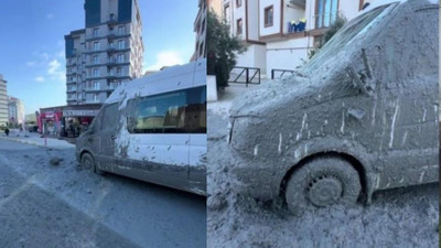 Ani fren yapan kamyonun dorsesindeki çimento araçların üzerinde döküldü