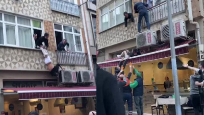 Ellerinde kelepçeyle hastaneden kaçtı, saklandığı evin camında asılı kaldı