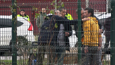 Parkın ortasında eski eşini silahla rehin almıştı, tutuklandı