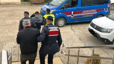 Sahte plakalı minibüslerle soygun yapan 2 hırsız yakalandı