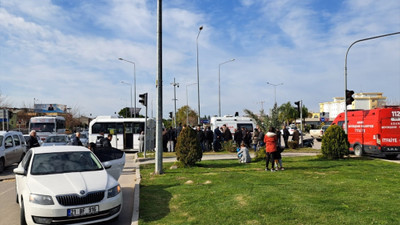 Adana'da minibüs ile otomobilin çarpıştığı kazada 9 kişi yaralandı