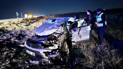 Aksaray'da iki otomobilin çarpıştığı kazada 3 kişi yaralandı