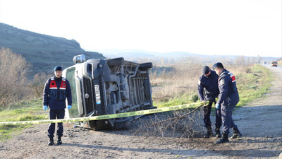 Balıkesir'de minibüsle çarpışan otomobilin sürücüsü hayatını kaybetti