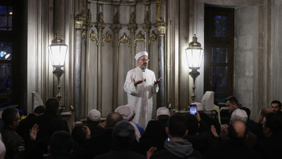 Diyanet İşleri Başkanı Erbaş, Eyüp Sultan Camisi'nde şehitler için dua etti