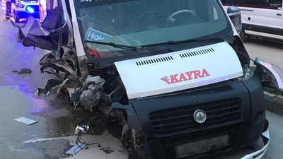 Eskişehir'de işçileri taşıyan minibüsün ağaca çarptığı kazada 12 kişi yaralandı