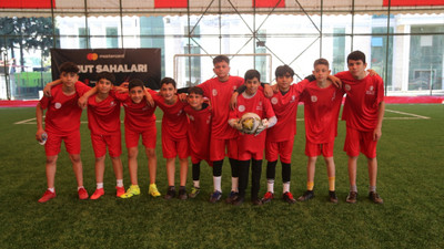 Hatay'da depremzede öğrenciler için düzenlenen futbol turnuvası başladı