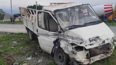 Hatay'da kamyonetin tır ve işçi servisiyle çarpışması sonucu 1 kişi öldü, 5 kişi yaralandı