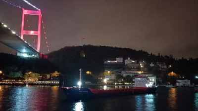 İstanbul Boğazı'ndaki trafik, arızalanan gemi dolayısıyla çift yönlü askıya alındı