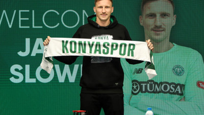 Konyaspor, kaleci Jakub Slowik'i renklerine bağladı