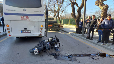 Manisa'da midibüse çarpan motosikletteki 1 kişi öldü, 1 kişi yaralandı
