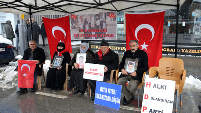 Muşlu aileler çocuklarına kavuşma ümidiyle HDP önündeki eylemlerini sürdürüyor