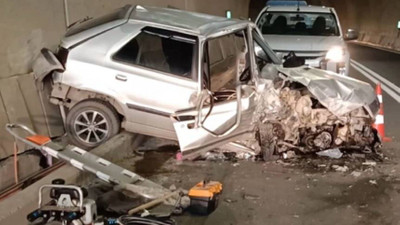 Artvin'de, tünel içerisinde 2 otomobil çarpıştı: 2’si ağır 5 yaralı