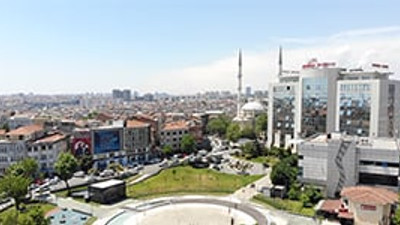 Bayrampaşa Belediyesi binasında yangın! Çok sayıda itfaiye ve sağlık ekibi sevk edildi