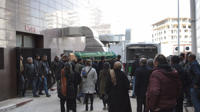 Eşini 17 bıçak darbesiyle öldürdü: Savunması akıllara durgunluk verdi