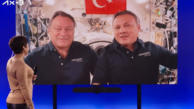 Uzaya çıkan Gezeravcı, götürdüğü eşyasıyla bir kez daha gururlandırdı