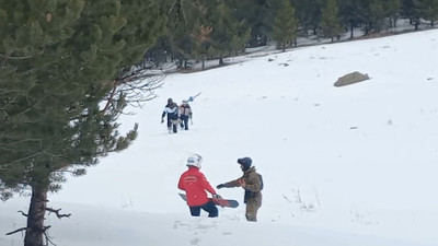 Kayıp turistler donmak üzeyken JAK imdada yetişti