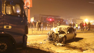 Iğdır'da otomobil ile tır kafa kafaya çarpıştı: 3 yaralı