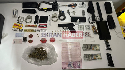 İki polisin aracından çıkanlar pes dedirtti: Şüpheli polisler gözaltına alındı!