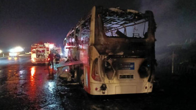 Mersin'de seyir halindeki servis otobüsünde yangın çıktı