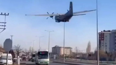 Kayseri'de korku dolu anları! Eğitim uçağı acil iniş yaptı