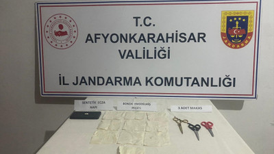 Afyonkarahisar'da uyuşturucu ele geçirilen iki araçtaki 4 şüpheli gözaltına alındı