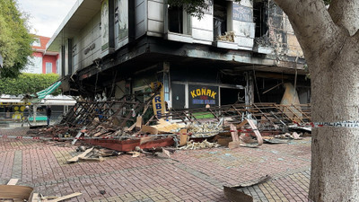 Alanya'da çıkan yangında 4 iş yeri ve bir otomobil kullanılamaz hale geldi