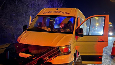 Anadolu Otoyolu'nda bariyere çarpan minibüsteki 1 kişi öldü, 3 kişi yaralandı