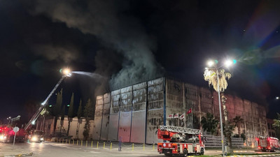 Antalya'da tersanede çıkan yangına müdahale ediliyor