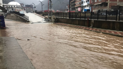 Artvin'de kar ve sağanak hayatı olumsuz etkiledi