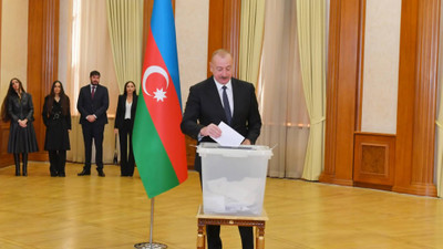 Azerbaycan Cumhurbaşkanı Aliyev, oyunu, ailesiyle Hankendi’de kullandı