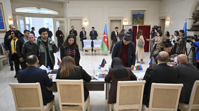 Azerbaycan vatandaşları cumhurbaşkanı seçimi için Ankara'da sandık başına gitti