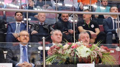 Bakan Bak, Okul Sporları Voleybol Genç Kızlar Türkiye Birinciliği final maçını izledi: