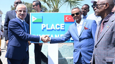 Bakan Uraloğlu, Cibuti'deki İstanbul Meydanı'nın açılışını yaptı