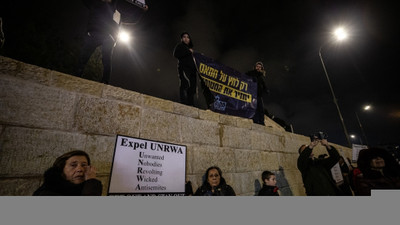 Batı Kudüs’teki aşırı sağcı İsrailliler UNRWA’nın kapatılması talebiyle gösteri düzenledi