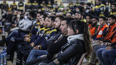 Beyaz Baretliler'den, Afrin'de depremde hayatını kaybedenlerin anısına resim sergisi