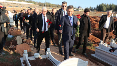 CHP Genel Başkanı Özel, 7,7 büyüklüğündeki depremin merkez üssü Pazarcık'ta konuştu: