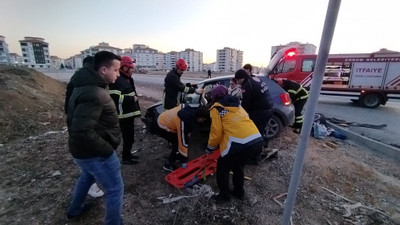 Çorum'da otomobil ile taksinin çarpıştığı kazada 3 kişi yaralandı