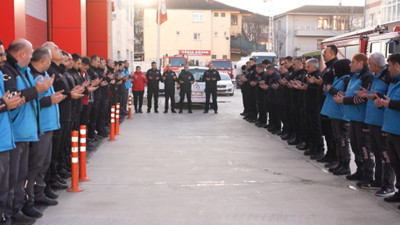 Düzce'de arama kurtarma ekipleri "Asrın Felaketi"nde hayatını kaybedenleri andı
