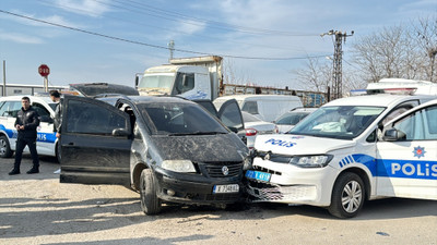 Edirne'de bir sürücünün kaçmaya çalıştığı aracıyla çarptığı ekip otosundaki iki polis yaralandı
